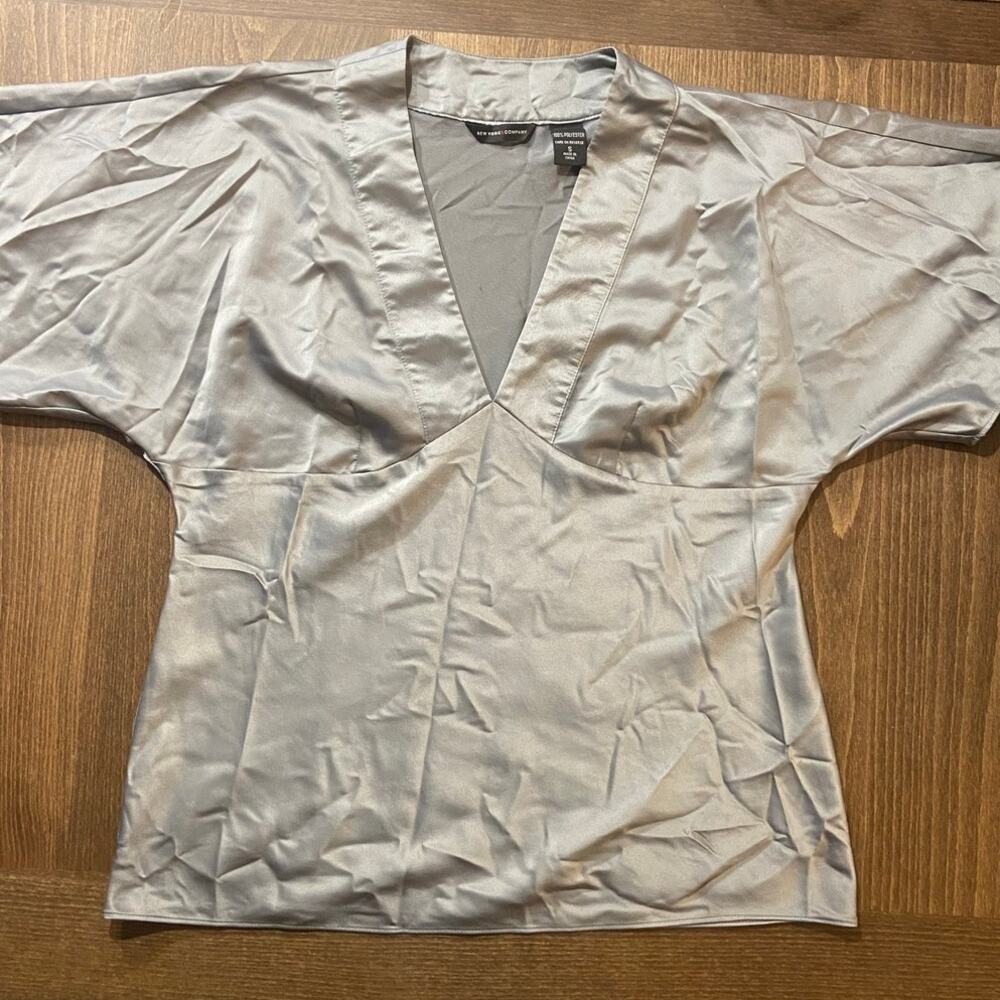 New York & Company Vintage Silver Satin Kimono Sleeve Top, Sz S